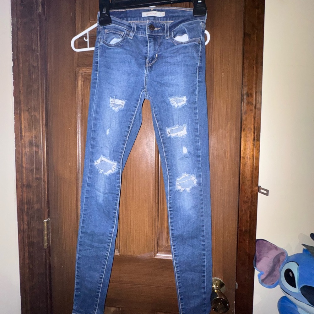 Skinny levi jeans.
